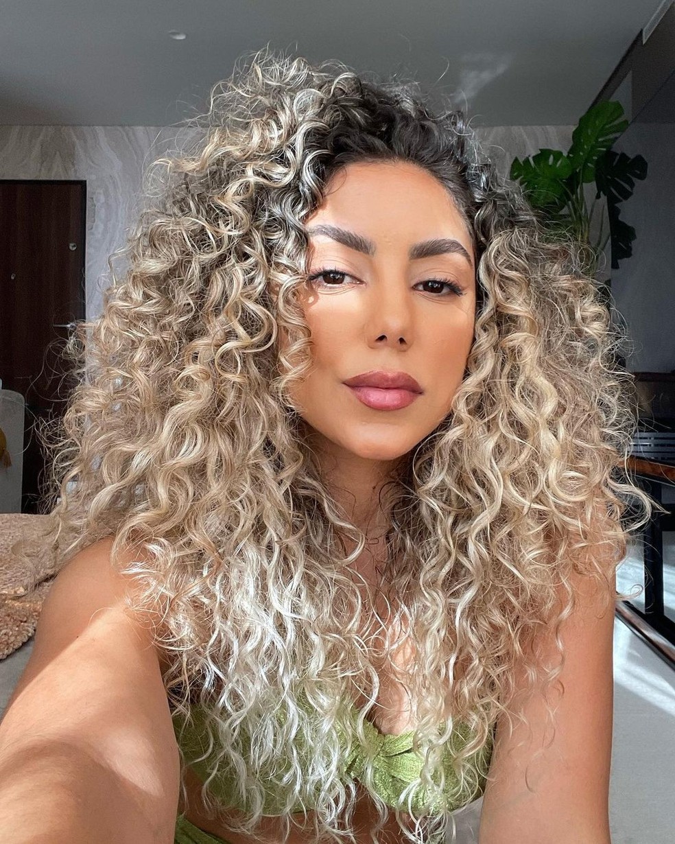 Shampoos Matizadores para Manter a Cor dos Cachos Iluminados