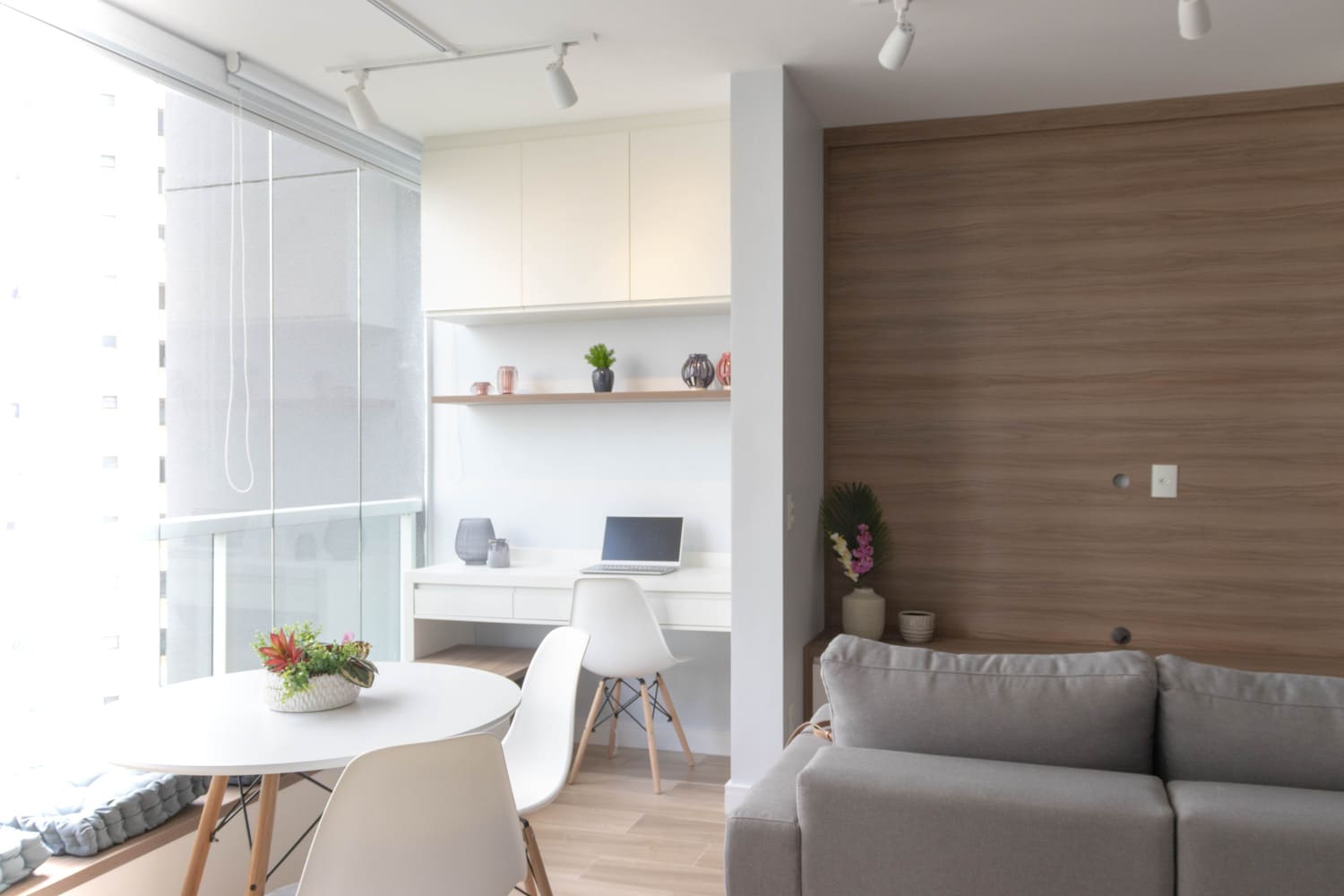 ideias criativas de home office na sala para inspirar seu dia