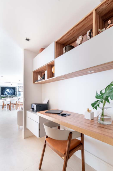 home office na sala com pouco espaço