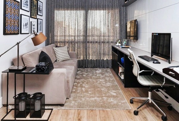 home office na sala com estante