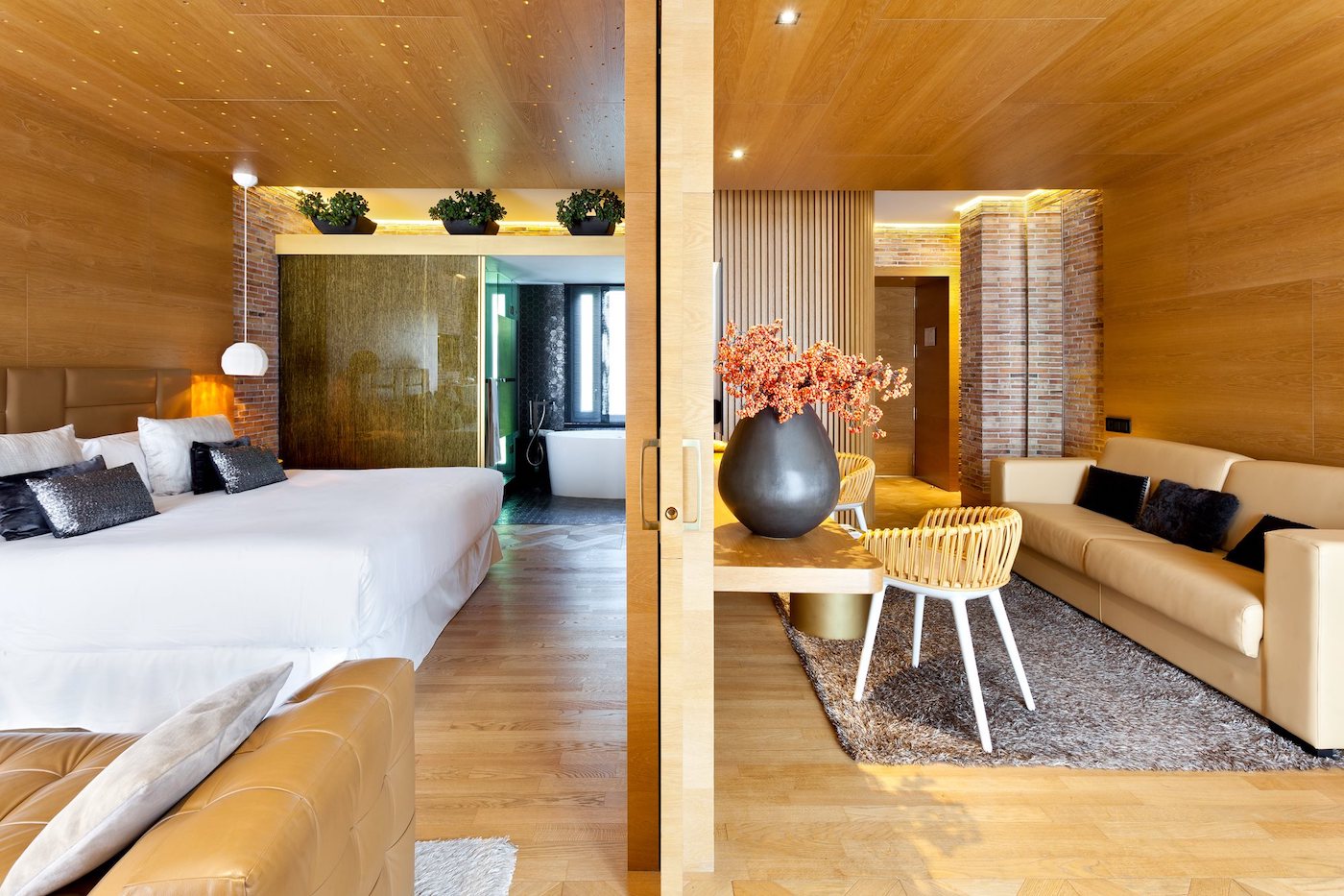 1. Hotéis Boutique em Barcelona: Guia Completo para sua Estadia
2. Descubra o Charme do Mercer Hotel Barcelona: Luxo e História
3. Sir Victor Hotel: Design e Sofisticação no Coração de Barcelona
4. Hotéis em Barcelona por Preço: O Que Esperar em 2026
5. Experiências Únicas: Hotéis com Spa e Gastronomia em Barcelona