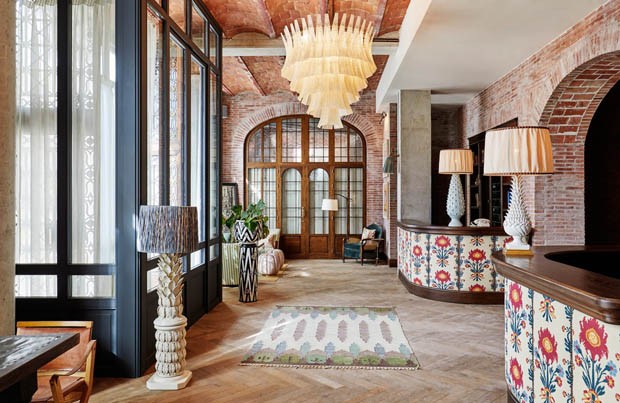 1. Hotéis Boutique em Barcelona: Guia Completo para sua Estadia
2. Descubra o Charme do Mercer Hotel Barcelona: Luxo e História
3. Sir Victor Hotel: Design e Sofisticação no Coração de Barcelona
4. Hotéis em Barcelona por Preço: O Que Esperar em 2026
5. Experiências Únicas: Hotéis com Spa e Gastronomia em Barcelona