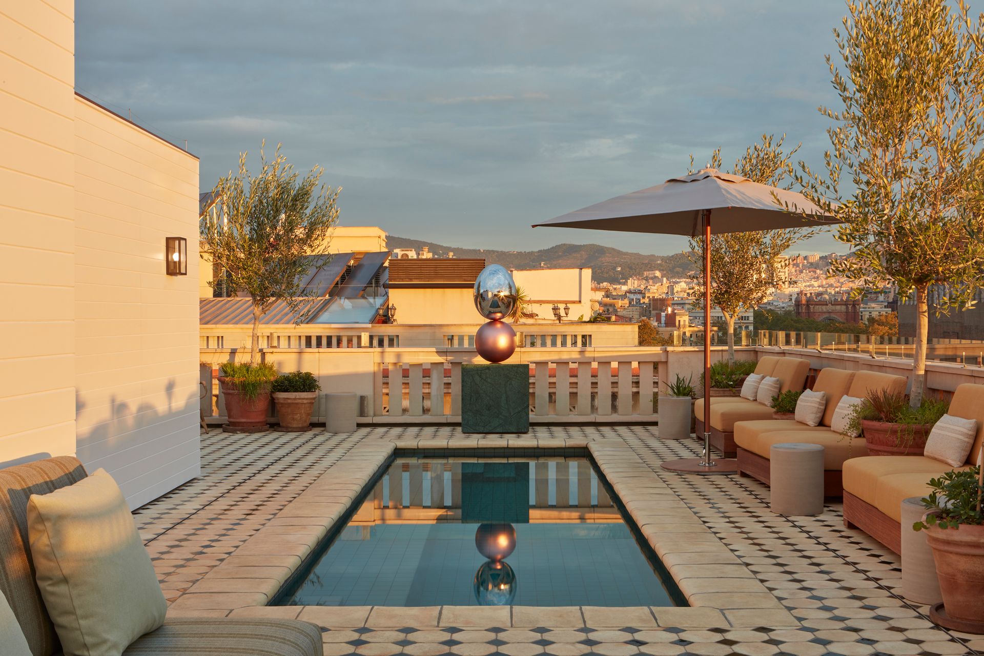 1. Hotéis Boutique em Barcelona: Guia Completo para sua Estadia
2. Descubra o Charme do Mercer Hotel Barcelona: Luxo e História
3. Sir Victor Hotel: Design e Sofisticação no Coração de Barcelona
4. Hotéis em Barcelona por Preço: O Que Esperar em 2026
5. Experiências Únicas: Hotéis com Spa e Gastronomia em Barcelona