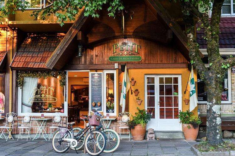 Os melhores parques e áreas verdes pet friendly em Porto Alegre