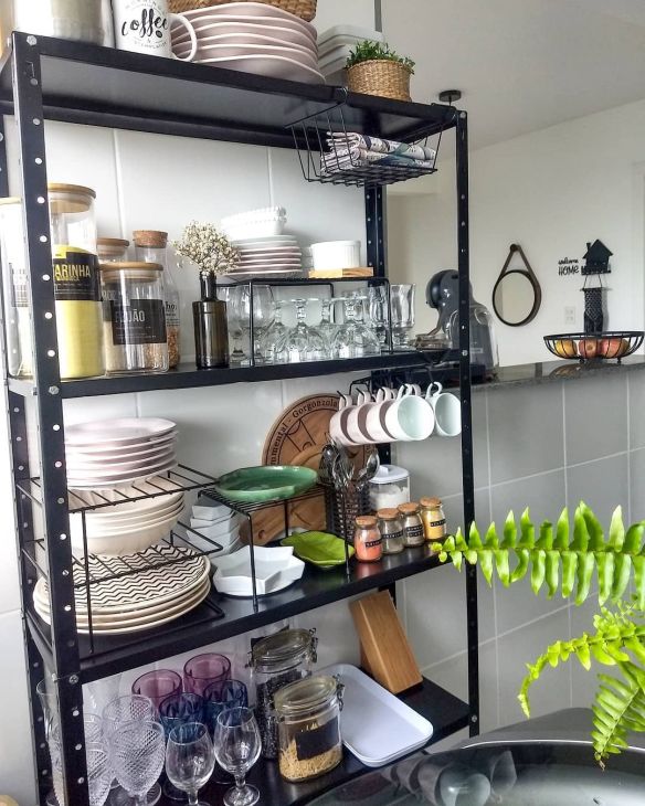 ideias de cozinha industrial com estante de aço