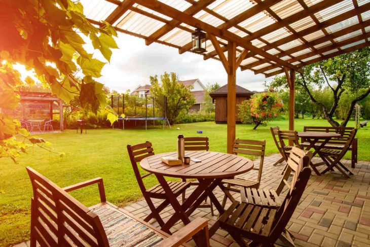 Deck de madeira para cobertura de prédio