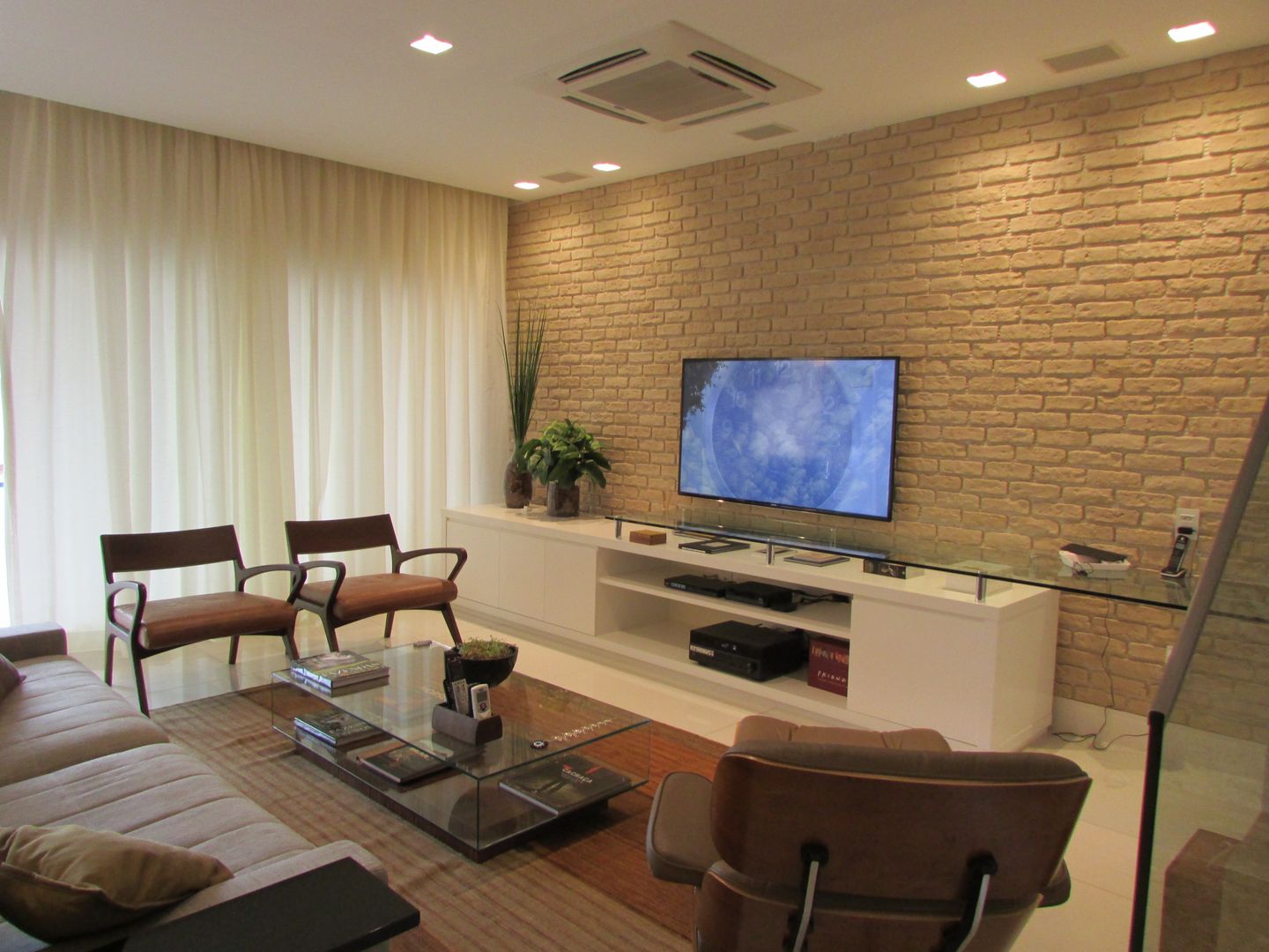 tijolinho natural ou revestimento ceramico na sala