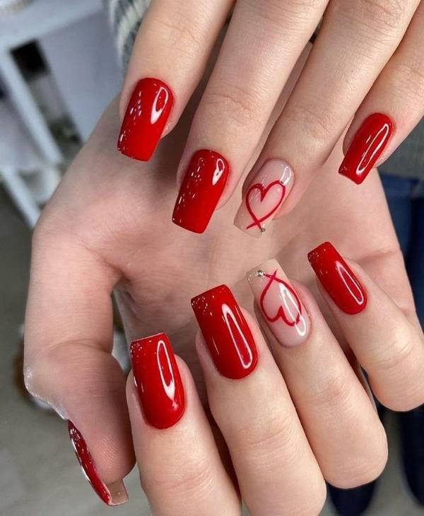 Unhas Vermelhas e Douradas: Elegância e Brilho para Suas Mãos