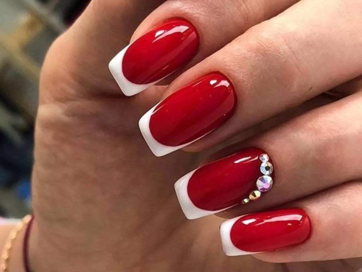 Red Nail Theory: O Poder das Unhas Vermelhas na Atração e Confiança