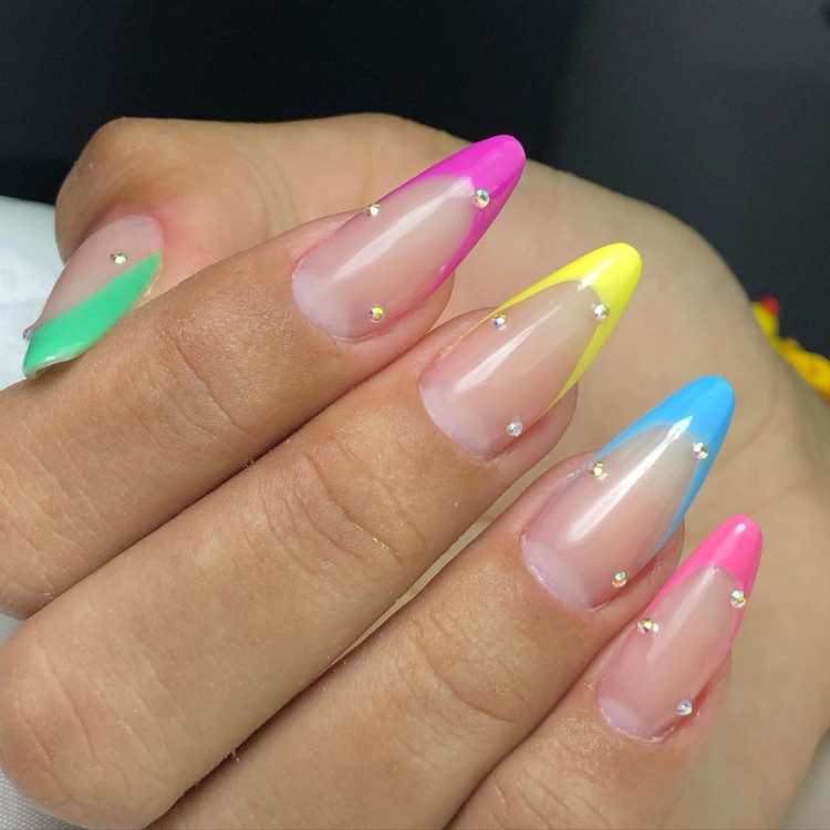 ideias de unhas decoradas para o carnaval