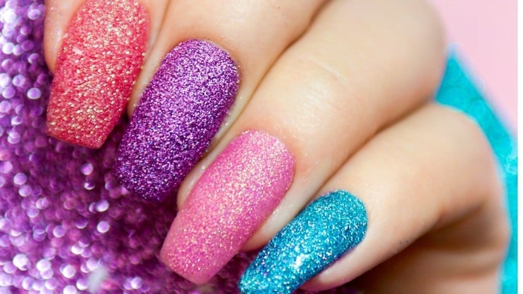 ideias de unhas decoradas para o carnaval