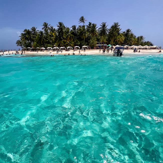 Planejando sua Viagem para San Andrés: Documentação, Taxas e Transporte