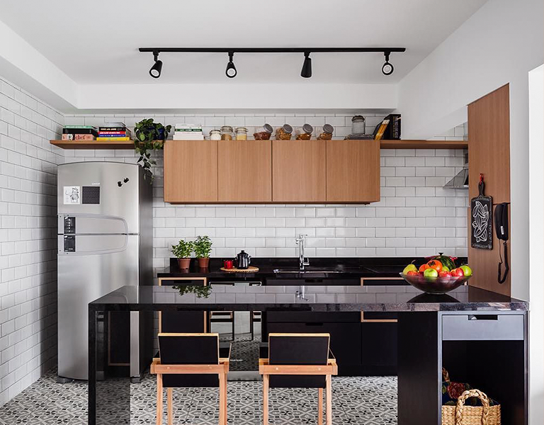 plafon led vs spots trilho iluminacao cozinha pequena