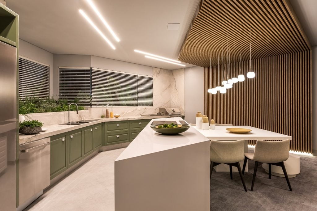 plafon led vs spots trilho iluminacao cozinha pequena