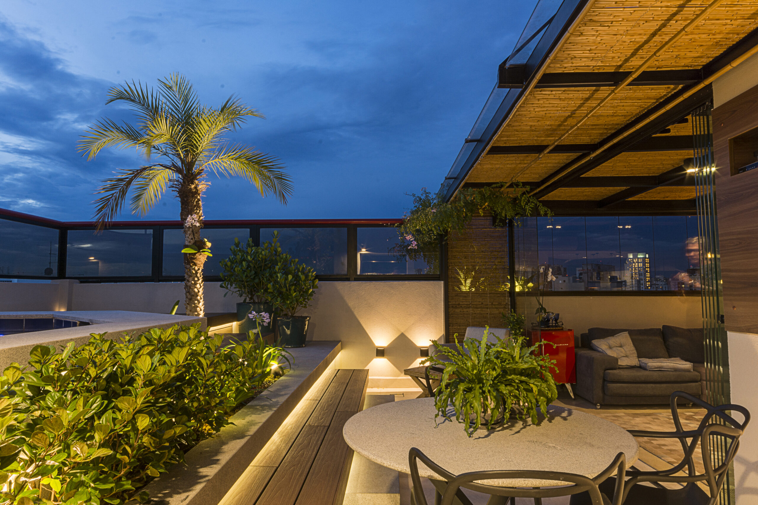 Luz quente vs. luz fria: qual a melhor para sua varanda?