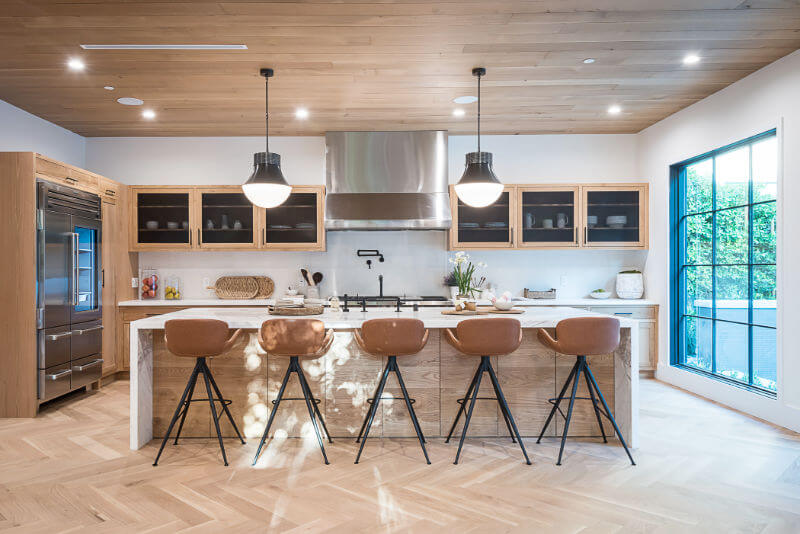 Pendentes modernos: como usar em cozinhas pequenas sem sobrecarregar