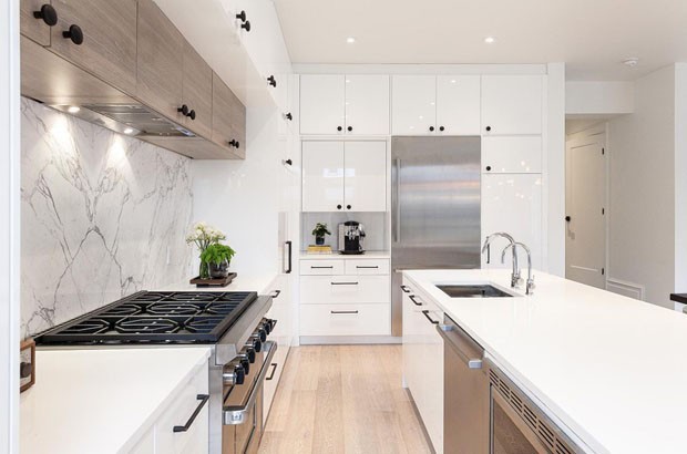 Pendentes modernos: como usar em cozinhas pequenas sem sobrecarregar