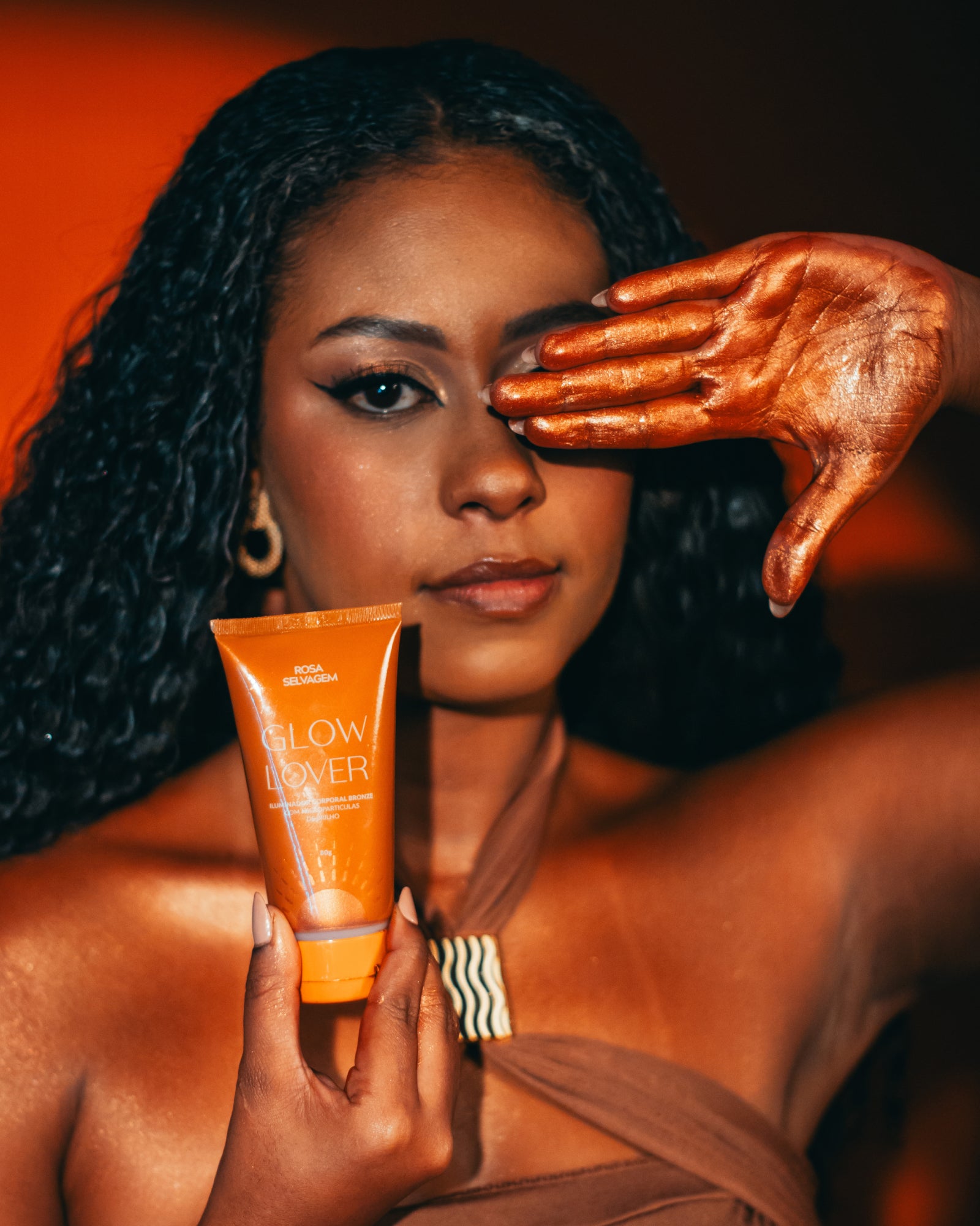 Iluminador Corporal: Dicas de Aplicação para um Brilho Perfeito em Qualquer Ocasião