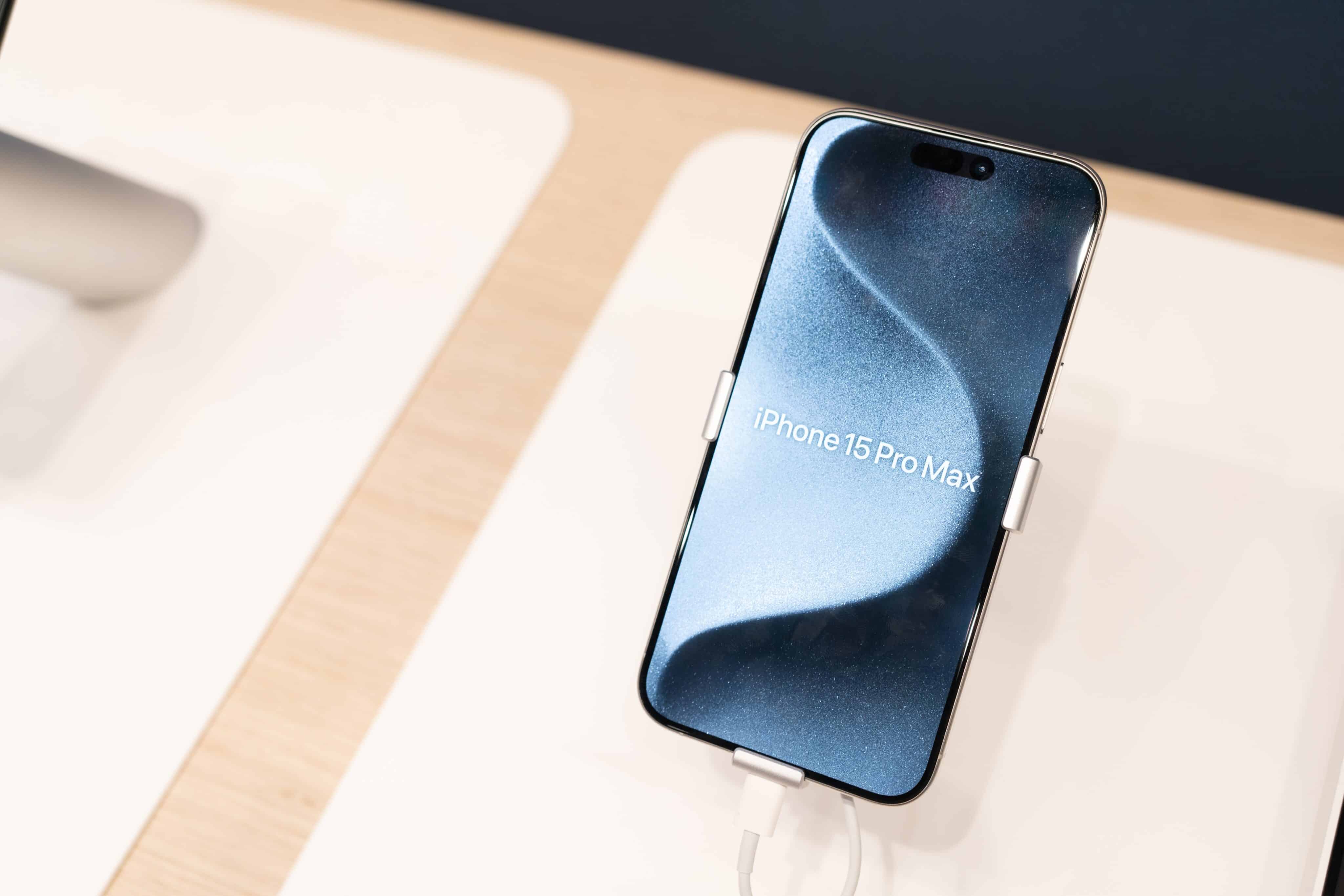 Vale a pena comprar o iPhone 15 Pro Max em 2026?