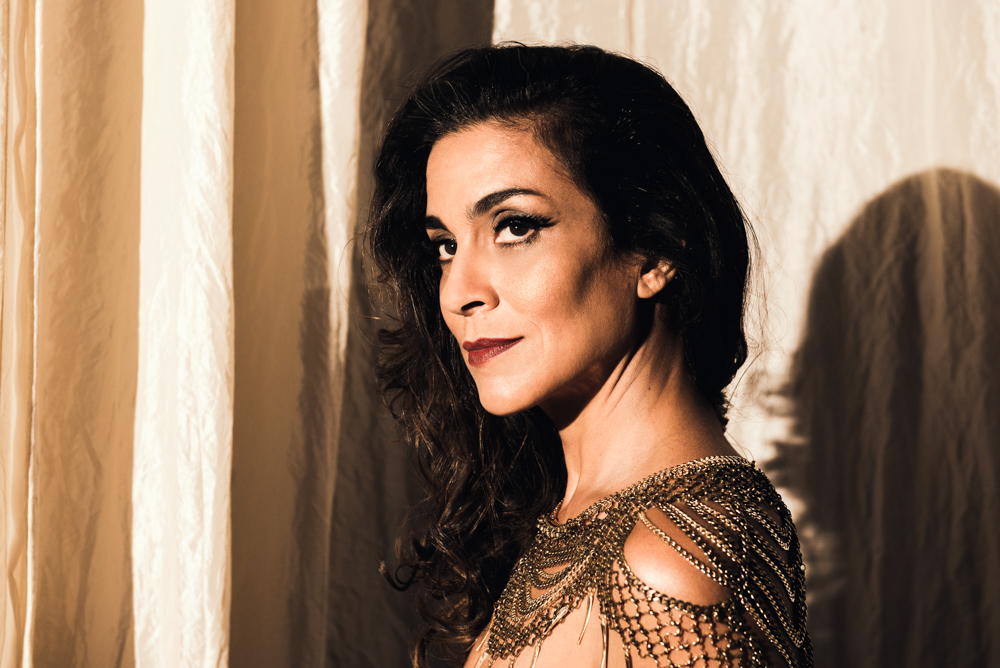 Uma Carreira de Sucessos.
4. Desvendando o Talento de Izabella Bicalho na Dublagem e Roteiro.
5. O Legado de Izabella Bicalho: Mais de 50 Anos de Arte e Cultura.