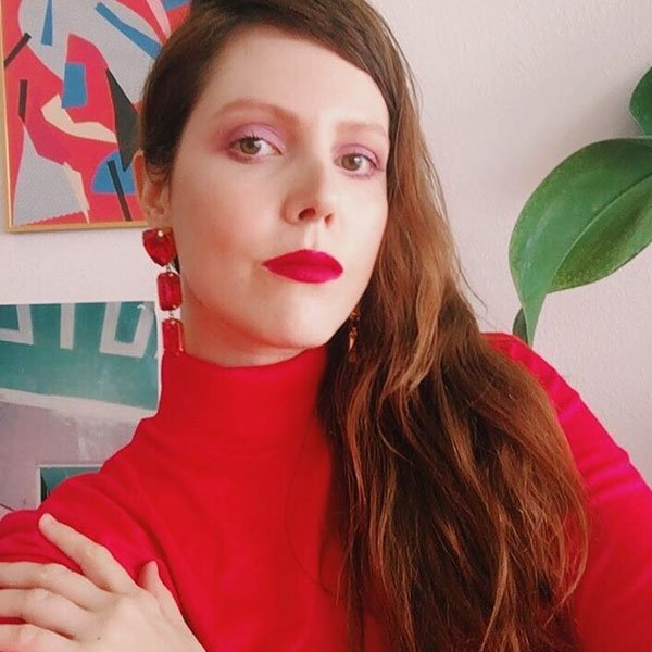 1. A Trajetória de Jana Rosa: Da MTV ao Império Bonita de Pele; 2. Bonita de Pele: Como Jana Rosa Transformou o Autocuidado Digital; 3. Jana Rosa e Camila Fremder: A História Por Trás de 'Como Ter Uma Vida Normal Sendo Louca'; 4. O Estilo 'Glamour Cool' de Jana Rosa: Dicas de Moda e Beleza; 5. Jana Rosa 40 Anos: Reflexões