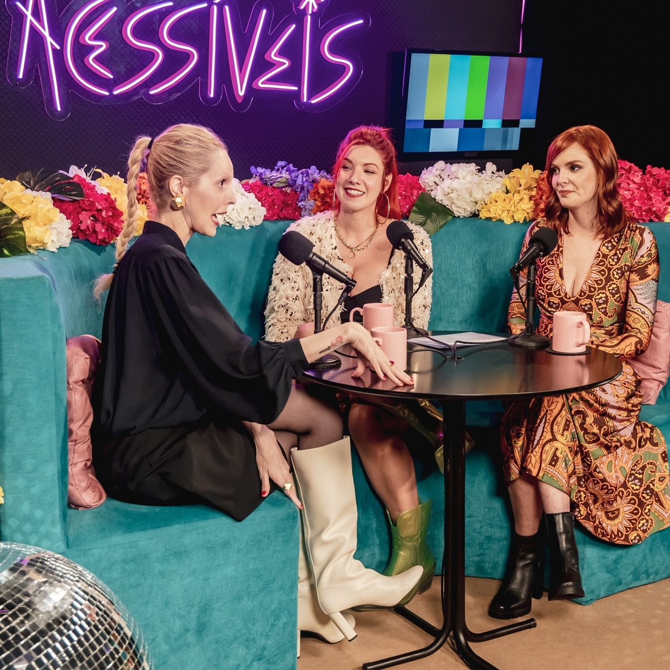 1. A Trajetória de Jana Rosa: Da MTV ao Império Bonita de Pele; 2. Bonita de Pele: Como Jana Rosa Transformou o Autocuidado Digital; 3. Jana Rosa e Camila Fremder: A História Por Trás de 'Como Ter Uma Vida Normal Sendo Louca'; 4. O Estilo 'Glamour Cool' de Jana Rosa: Dicas de Moda e Beleza; 5. Jana Rosa 40 Anos: Reflexões