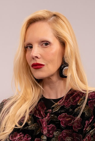 1. A Trajetória de Jana Rosa: Da MTV ao Império Bonita de Pele; 2. Bonita de Pele: Como Jana Rosa Transformou o Autocuidado Digital; 3. Jana Rosa e Camila Fremder: A História Por Trás de 'Como Ter Uma Vida Normal Sendo Louca'; 4. O Estilo 'Glamour Cool' de Jana Rosa: Dicas de Moda e Beleza; 5. Jana Rosa 40 Anos: Reflexões