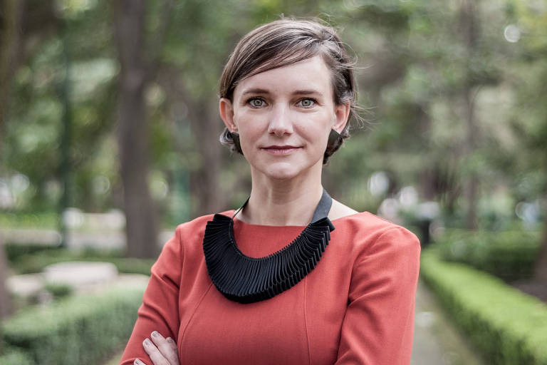 5 ideias de títulos:
1. A Evolução de Jana Sabrina: De Guru de Beleza a Influenciadora Fitness
2. Os Melhores Tutoriais de Maquiagem de Jana Sabrina: Um Guia Completo
3. Jana Sabrina: Como Ela Transformou o Cuidado com o Cabelo em Conteúdo Viral
4. Bastidores da Vida Fitness de Jana Sabrina: Rotina e Dicas
5. O Legado de Jana Sabrina: Pioneirismo e Influência na Beleza Brasileira