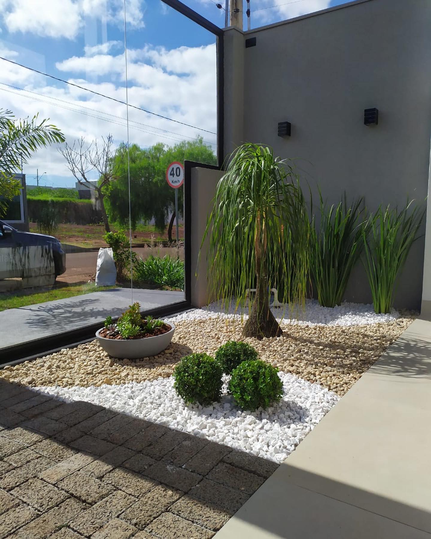 jardim com pedras brancas