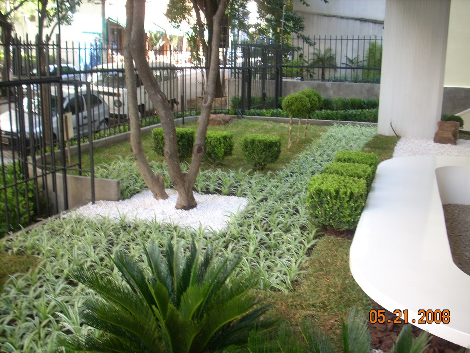 Materiais Sustentáveis Essenciais para o Paisagismo Minimalista