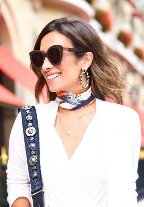 A história do lenço na moda: Do acessório funcional ao item fashion