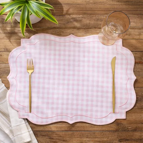 Mesa posta criativa com jogos americanos dupla face