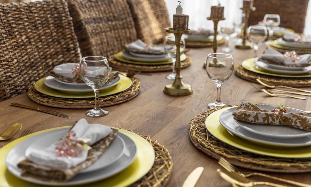Decoração com Jogos Americanos: Tendências e Combinações de Cores para sua Mesa de Vidro