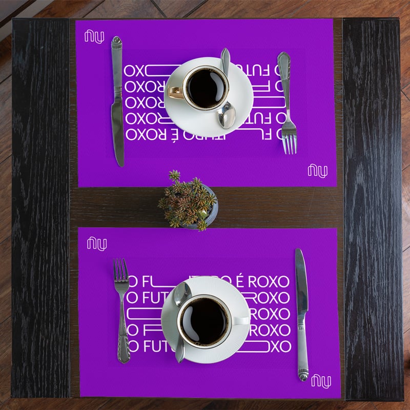 PVC vs. Couro Sintético: Qual o Melhor Material para Jogo Americano em Mesas de Vidro?