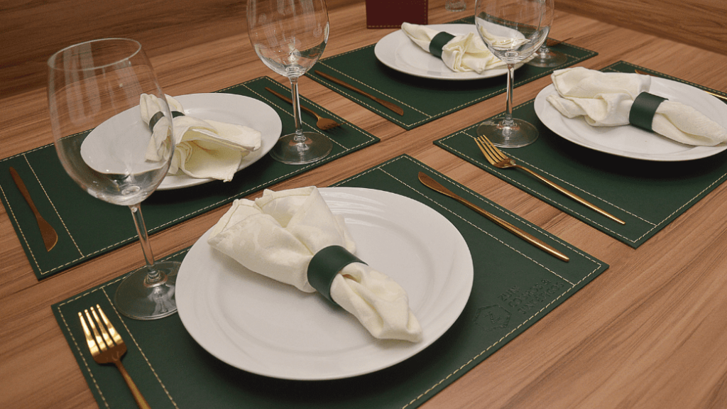 Sousplat ou Jogo Americano? Entenda as Diferenças e Escolha Certo para sua Mesa