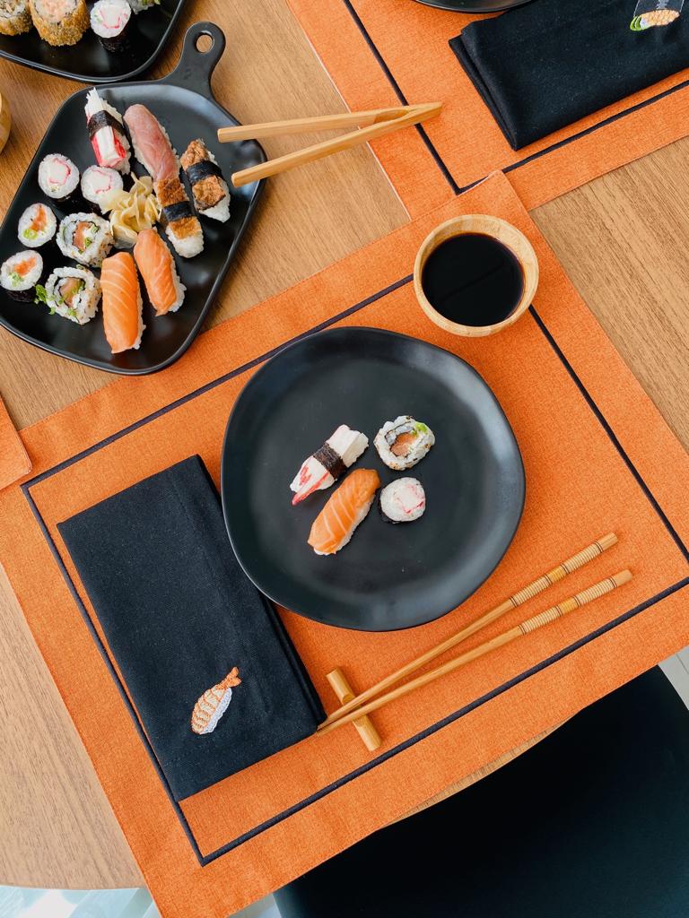 Sousplat ou Jogo Americano? Entenda as Diferenças e Escolha Certo para sua Mesa