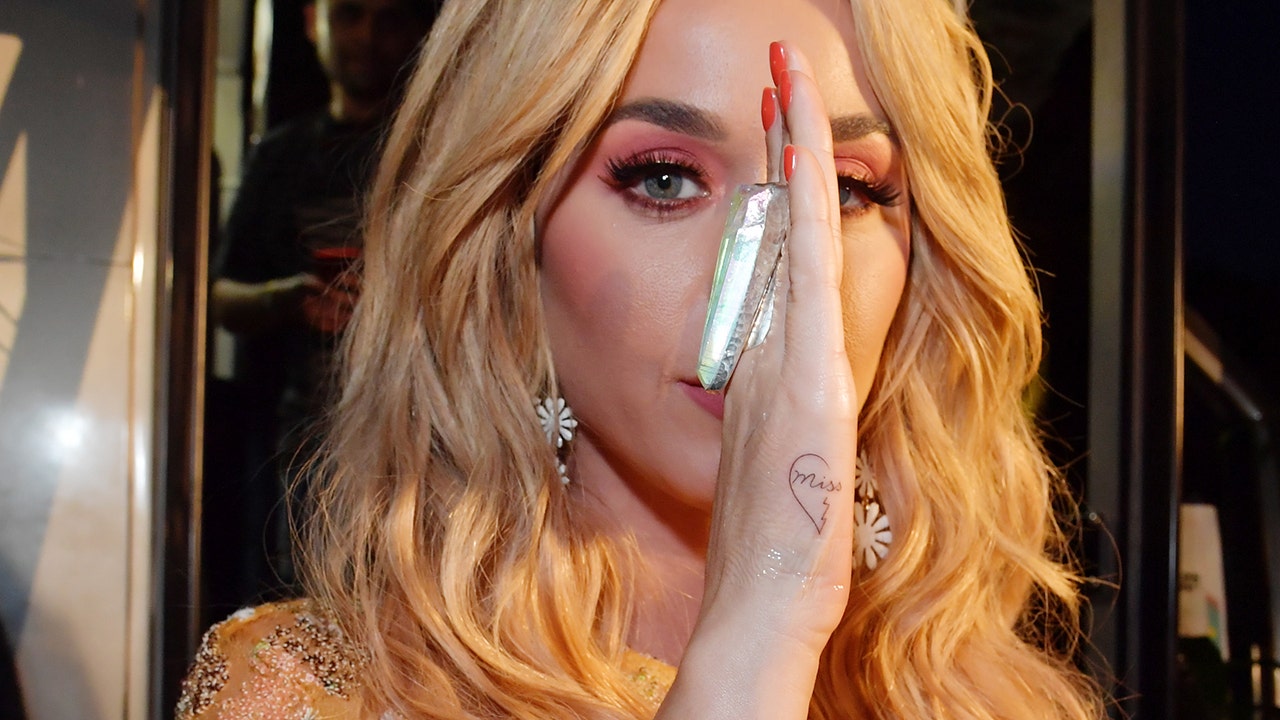 O Significado por Trás da Tatuagem de Planeta de Katy Perry