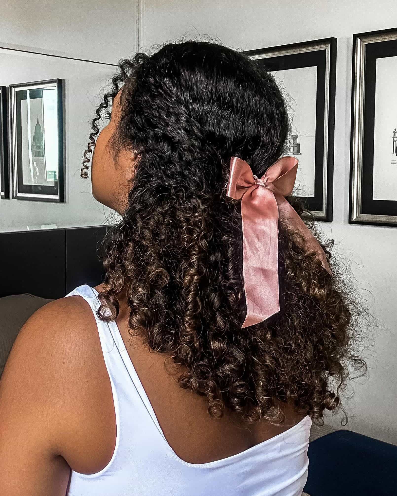 inspiração penteados com laço de cabelo grande