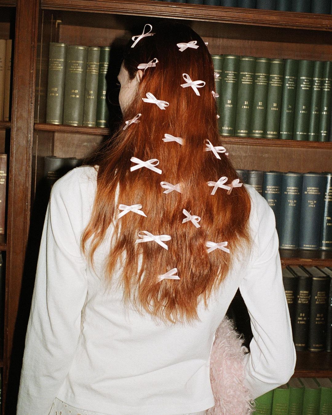 inspiração penteados com laço de cabelo grande