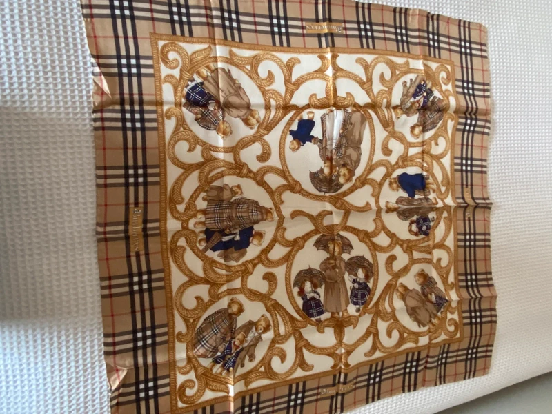 Tendências de moda: como usar lenços Burberry em 2024