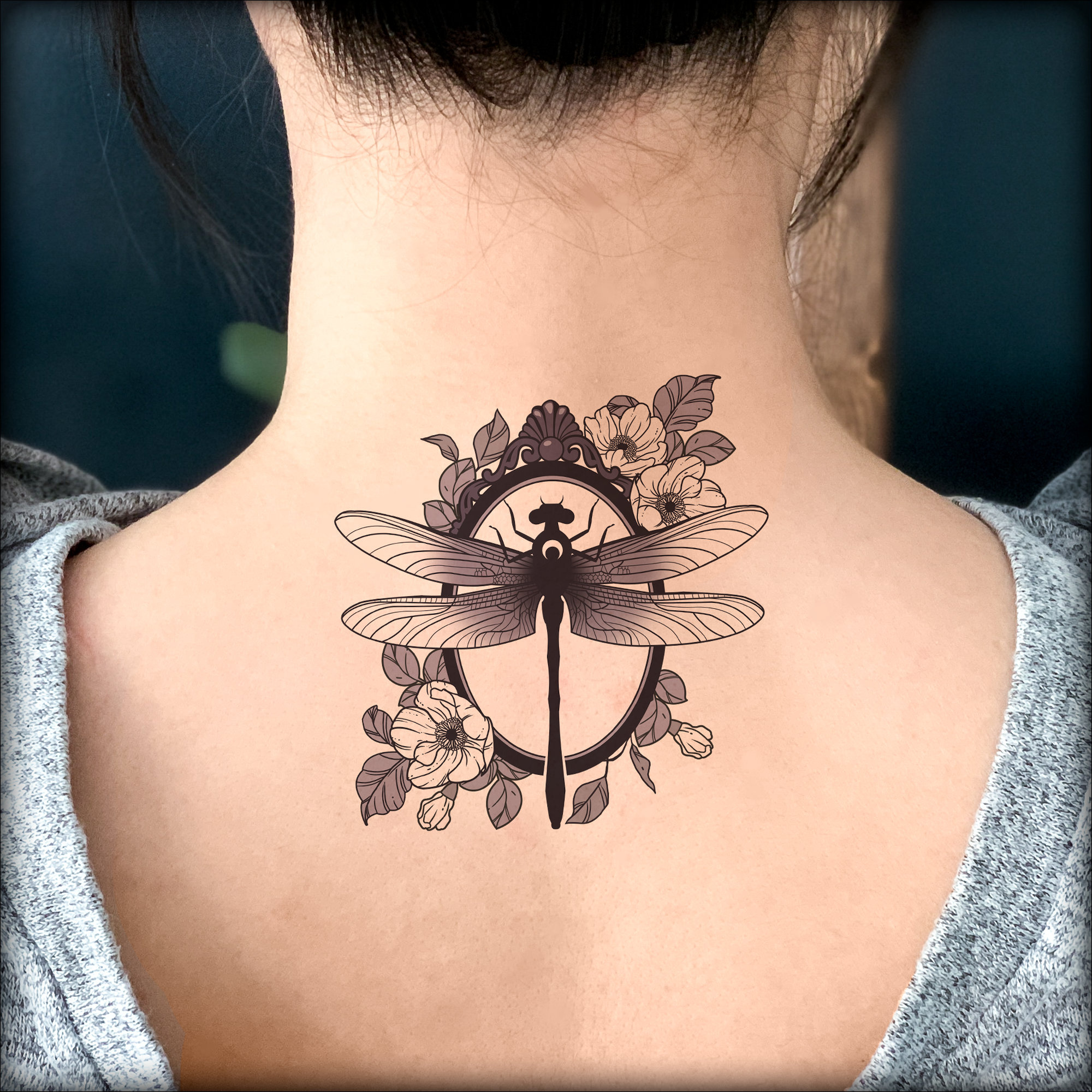 5 ideias de títulos para posts sobre tatuagem de libélula:
1. Tatuagem de Libélula: Desvende os Significados Profundos por Trás Dessa Arte Corporal
2. Do Minimalismo ao Realismo: Os Estilos de Tatuagem de Libélula Que Você Precisa Conhecer
3. Libélula na Pele: Um Símbolo de Transformação e Liberdade para Sua Próxima Tatuagem
4. Onde Fazer Sua Tatuagem de Libélula: Sugestões de Locais e Dicas de Cuidados
5. Tatuagem de Libélula: Inspirações Incríveis para Homens e Mulheres
