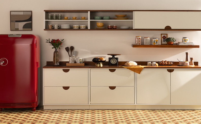 lixeira embutida no armário da cozinha