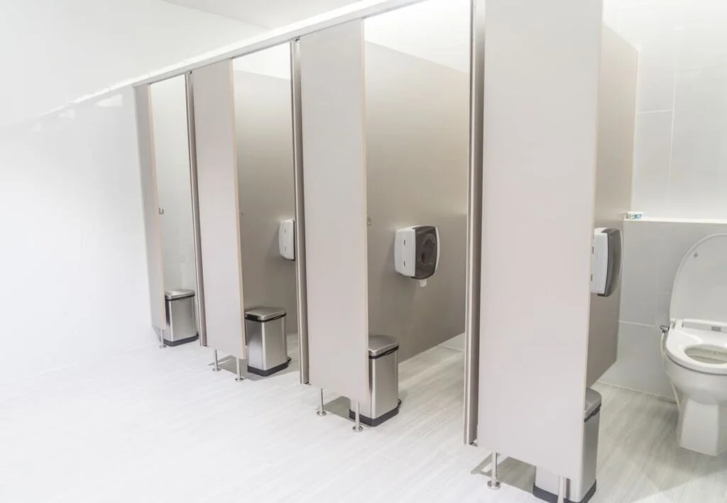 erros comuns ao escolher lixeira de banheiro