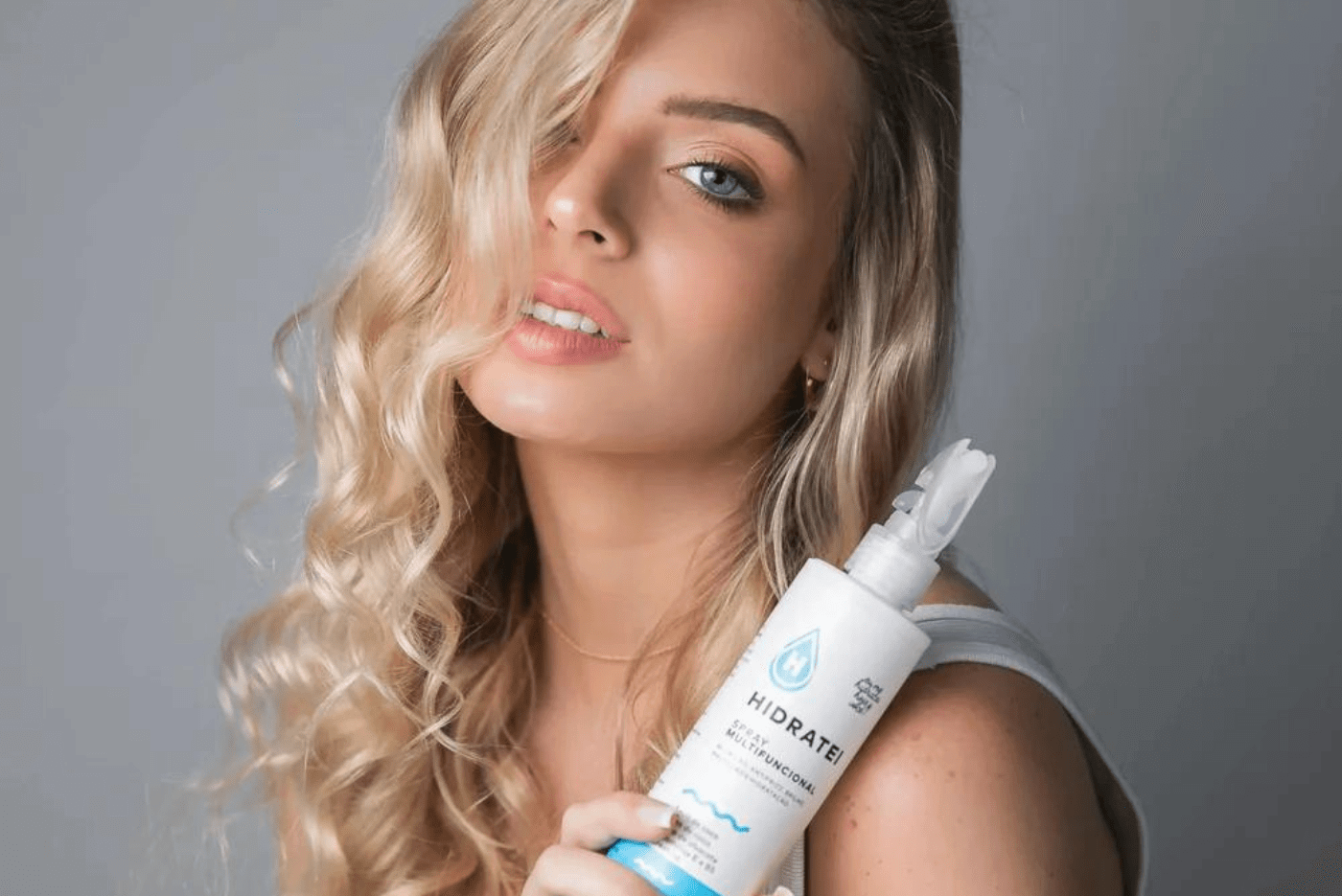 5 ideias de títulos:
1. Loiro Champanhe: O Guia Completo para Conquistar o Tom Perfeito
2. Como Alcançar e Manter o Loiro Champanhe dos Sonhos
3. Loiro Champanhe: A Cor Versátil que Ilumina Qualquer Rosto
4. Desvendando os Segredos do Loiro Champanhe: Dicas e Produtos
5. Loiro Champanhe vs. Outros Tons de Loiro: Qual a Diferença?