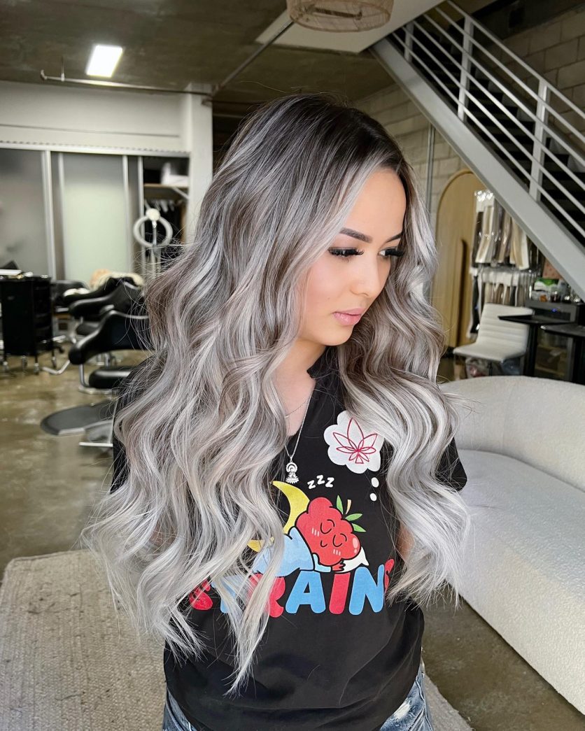 Loiro Acinzentado: Descoloração, Tonalização e Manutenção Essenciais