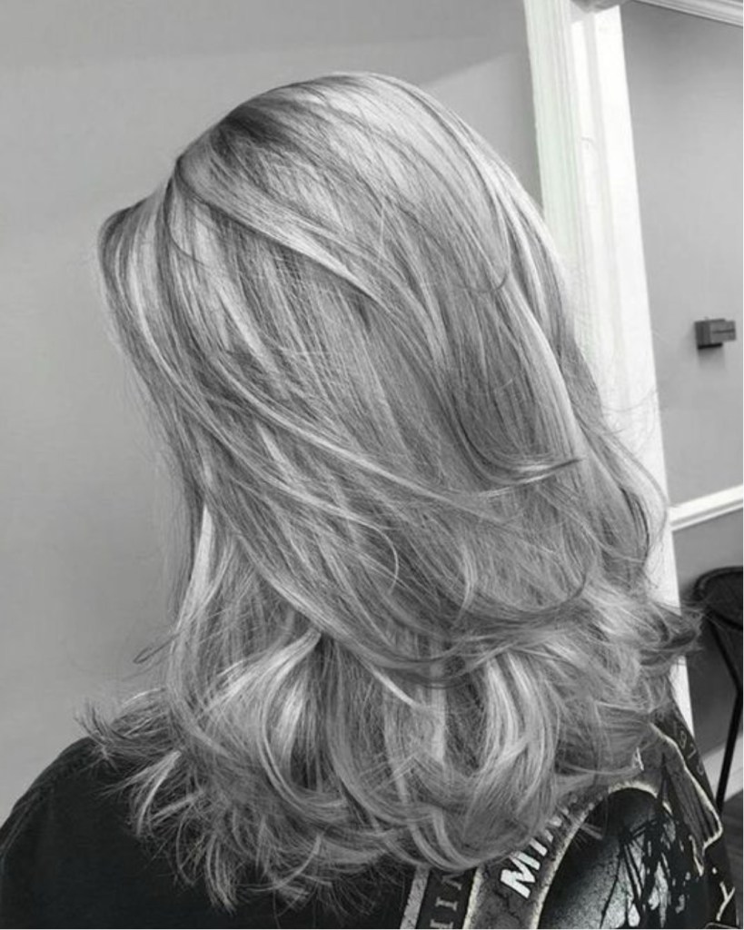 Descubra os Tons de Loiro Acinzentado que Mais Combinam com Você