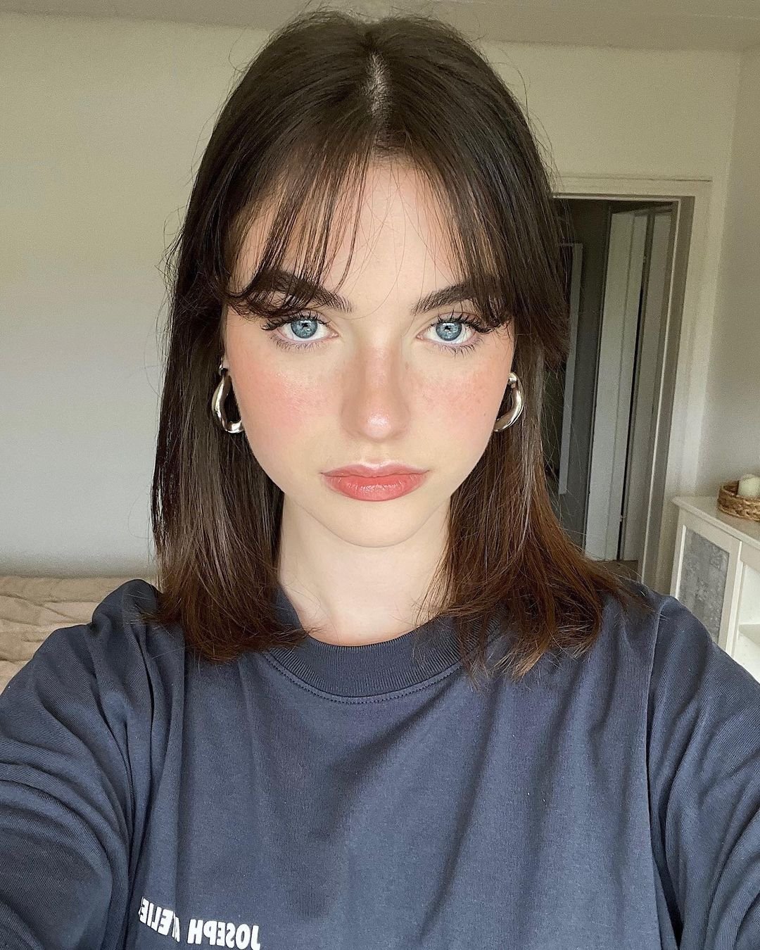 long bob com franja rosto redondo