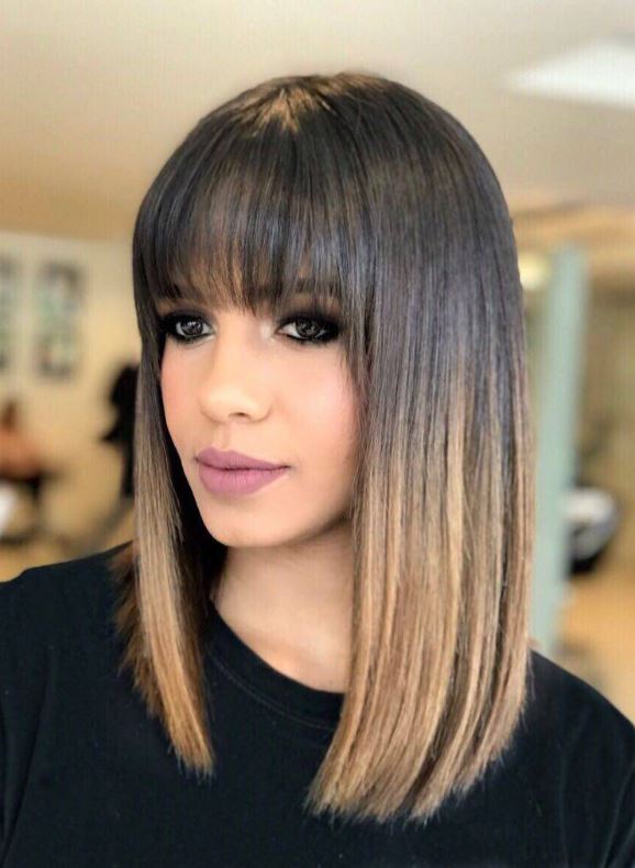 5 ideias de títulos: 1. Long Bob com Franja: O Guia Definitivo para Rostos Redondos. 2. Descubra as Melhores Franjas para Complementar seu Long Bob. 3. Como o Long Bob com Franja Transforma Rostos Redondos. 4. Tendências de Long Bob com Franja: Estilos que Afinam o Rosto. 5. Dicas de Styling para Valorizar seu Long Bob com Franja.