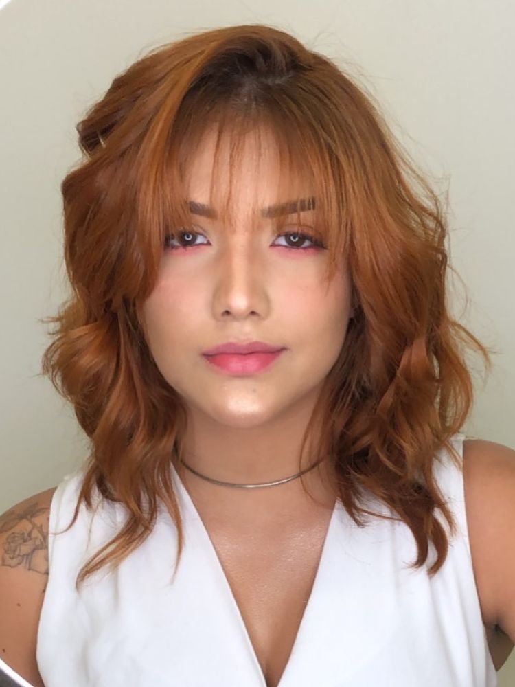 5 ideias de títulos: 1. Long Bob com Franja: O Guia Definitivo para Rostos Redondos. 2. Descubra as Melhores Franjas para Complementar seu Long Bob. 3. Como o Long Bob com Franja Transforma Rostos Redondos. 4. Tendências de Long Bob com Franja: Estilos que Afinam o Rosto. 5. Dicas de Styling para Valorizar seu Long Bob com Franja.