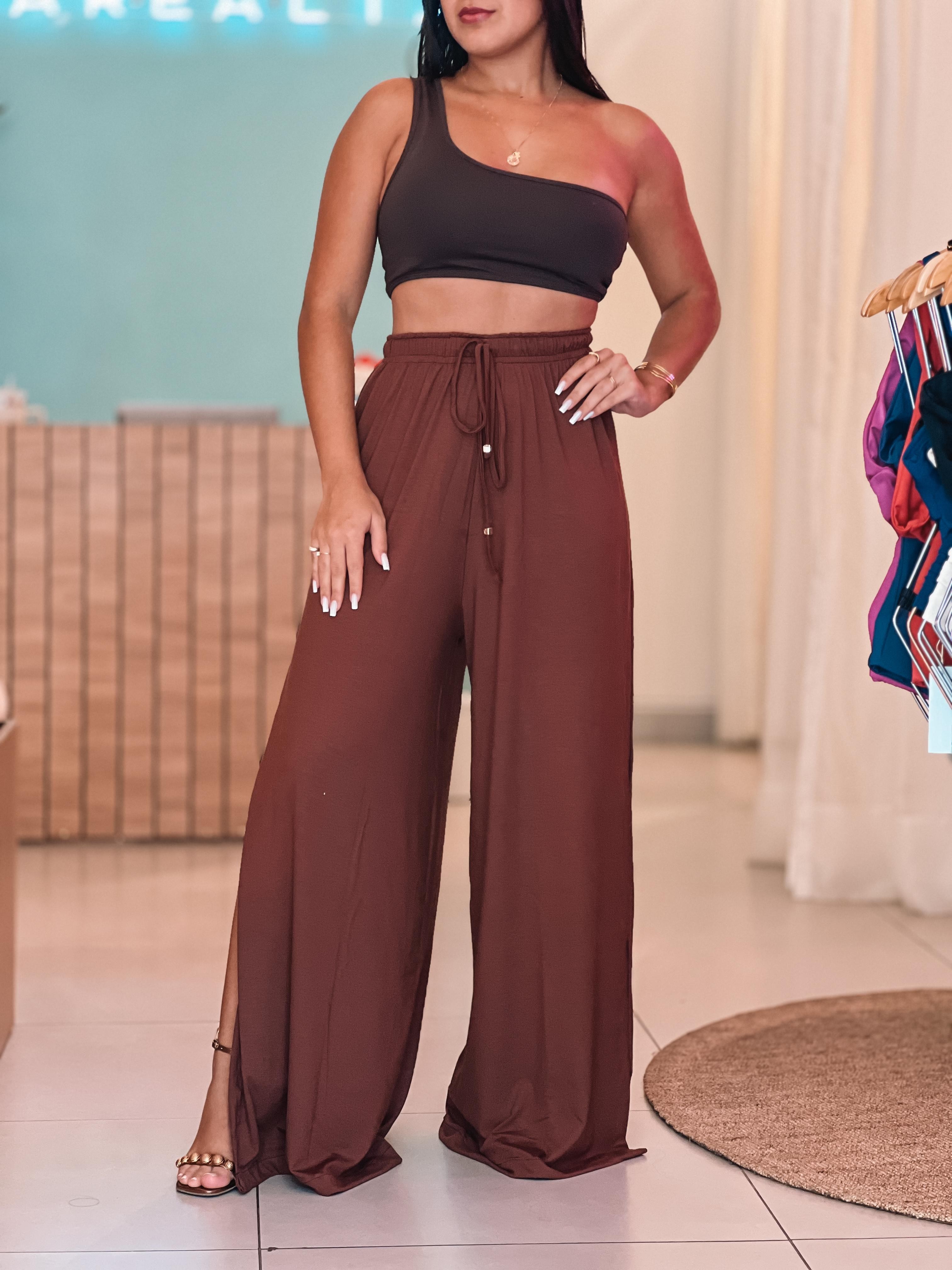 calça wide leg marrom